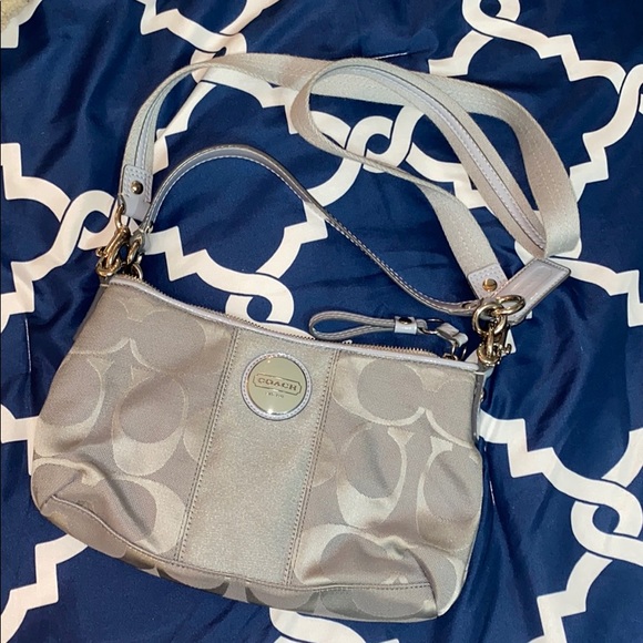 Coach Purse (LIKE NEW) - Picture 1 of 4